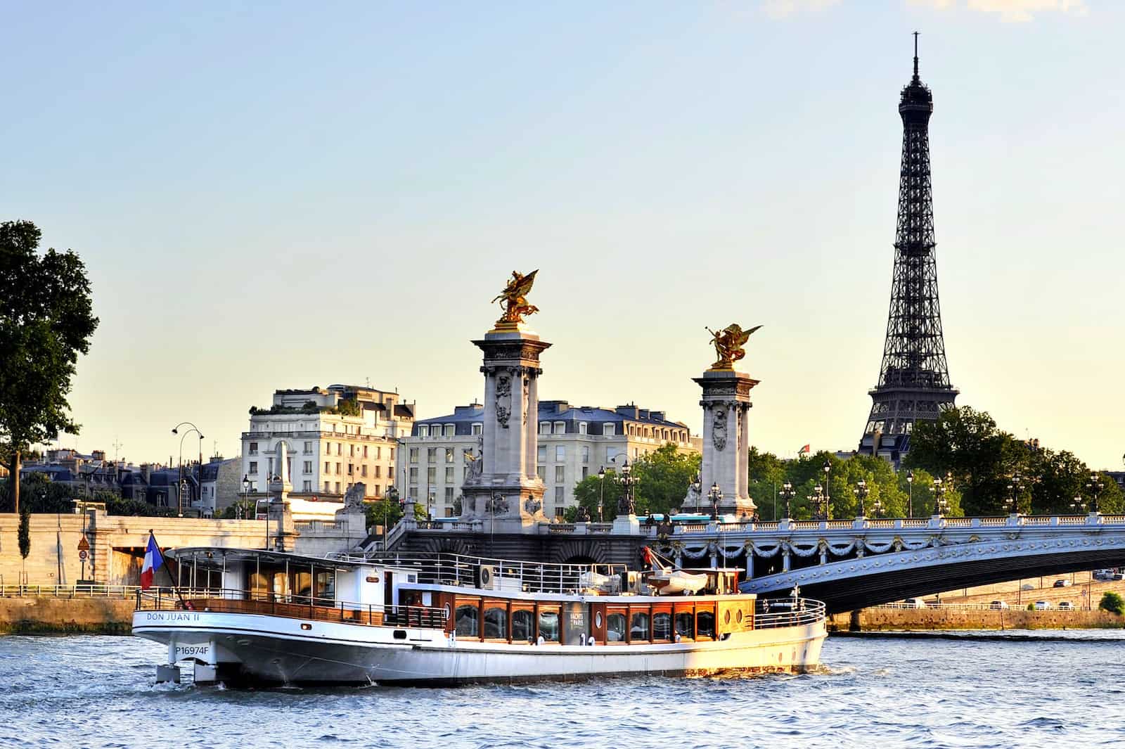 Péniche privatisée sur la Seine